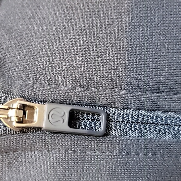 lululemon athletica Men's True Blue Hooded Jacket - Picture 4 of 11